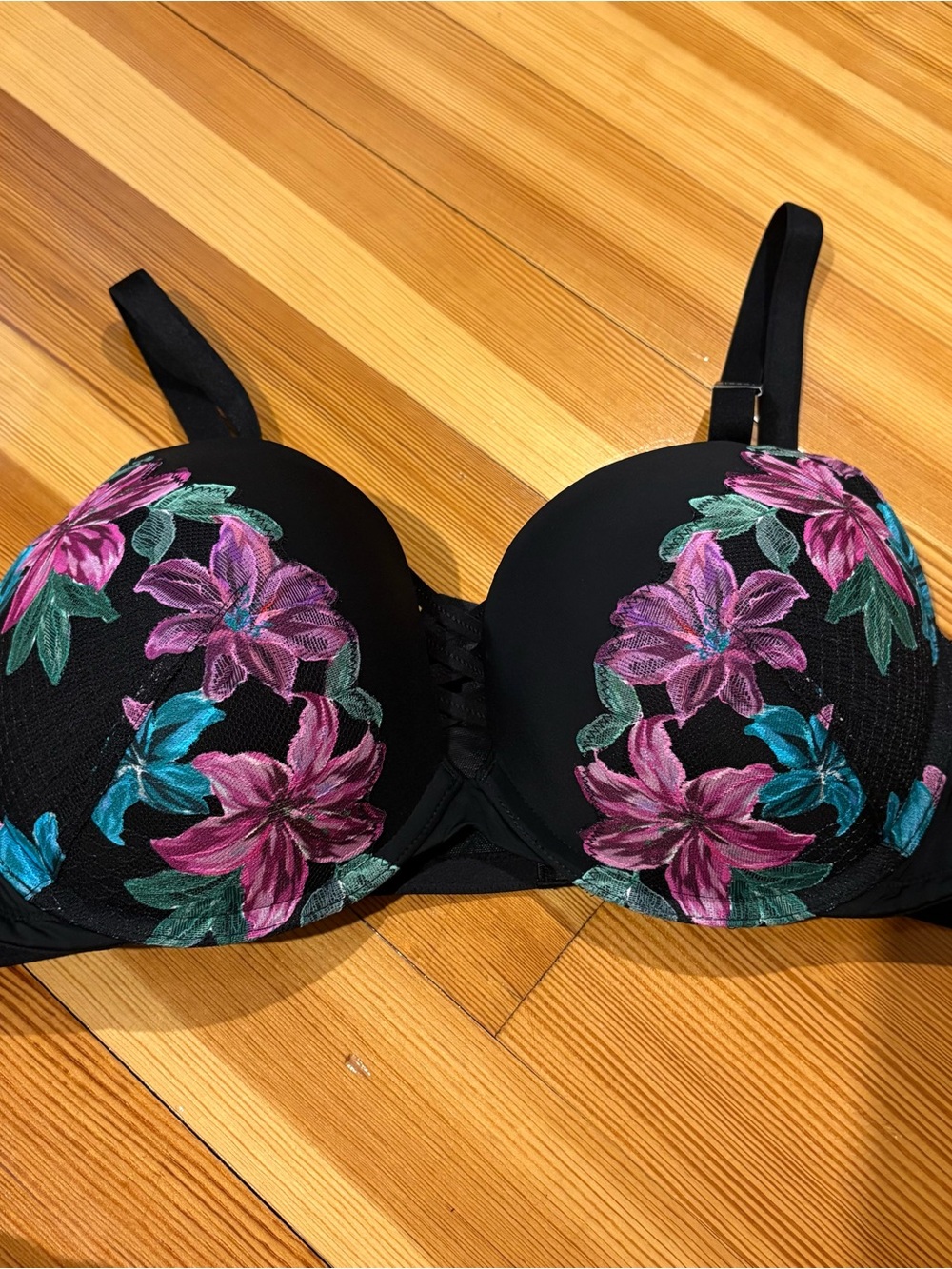 Black Floral Embroidered T-Shirt Bra - Women Intimates - NWT